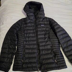 W patagonia puffer jacket
